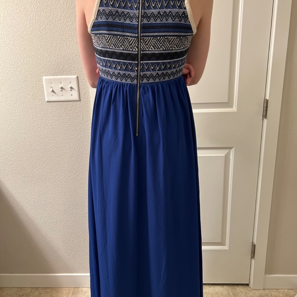 Long dress blue skirt with Brocade like top - Picture 4 of 7